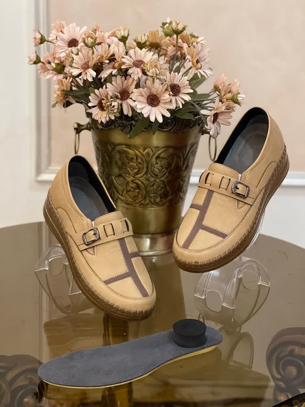 کفش زنانه طبی دارای پد خارپاشنه